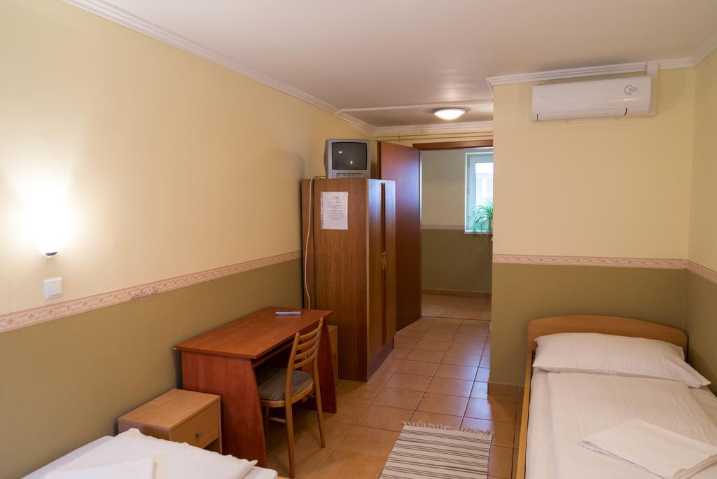 Taverna panzió Sopron Esterno foto